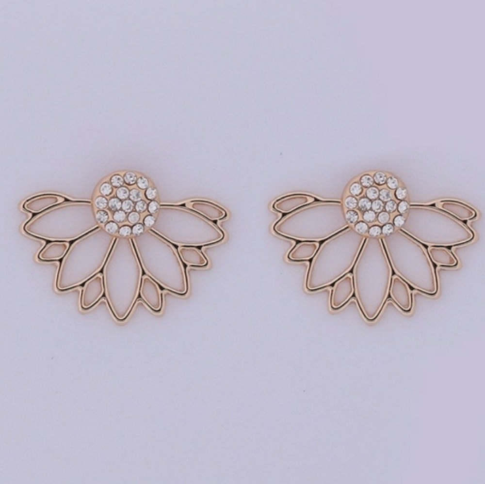 Gold Tone Flower Earrings ear ring - Picture 2 of 6